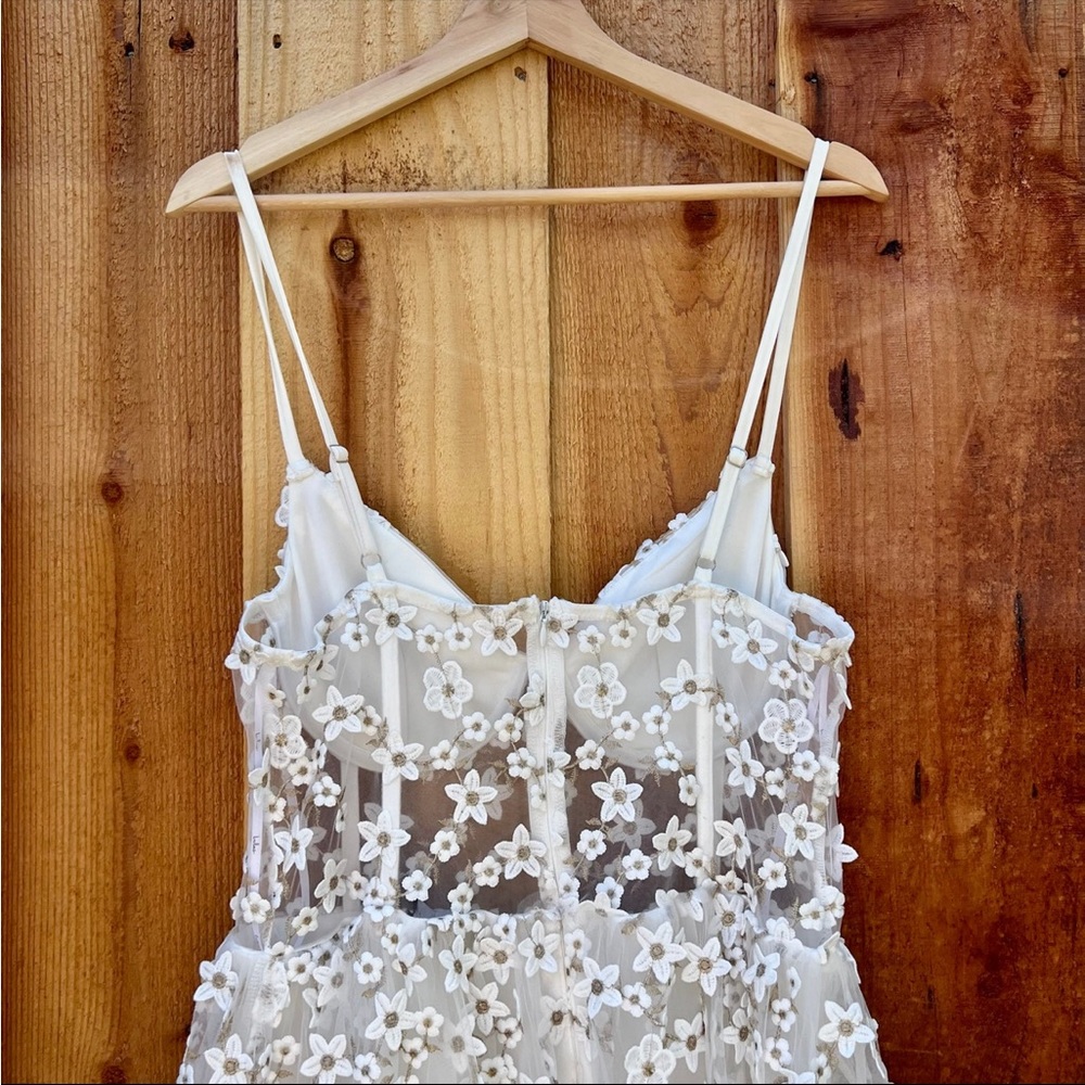 White and Sheer 3D Tulle Floral Applique Bustier Midi Dress 🌿 - Picture 8 of 13